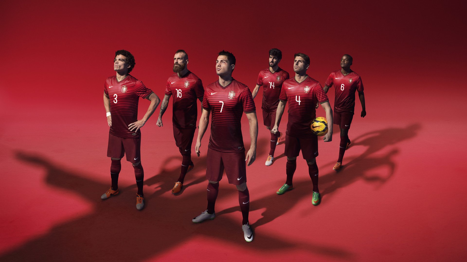 国家队在友谊赛后总结经验并调整备战细节，国家队参加比赛