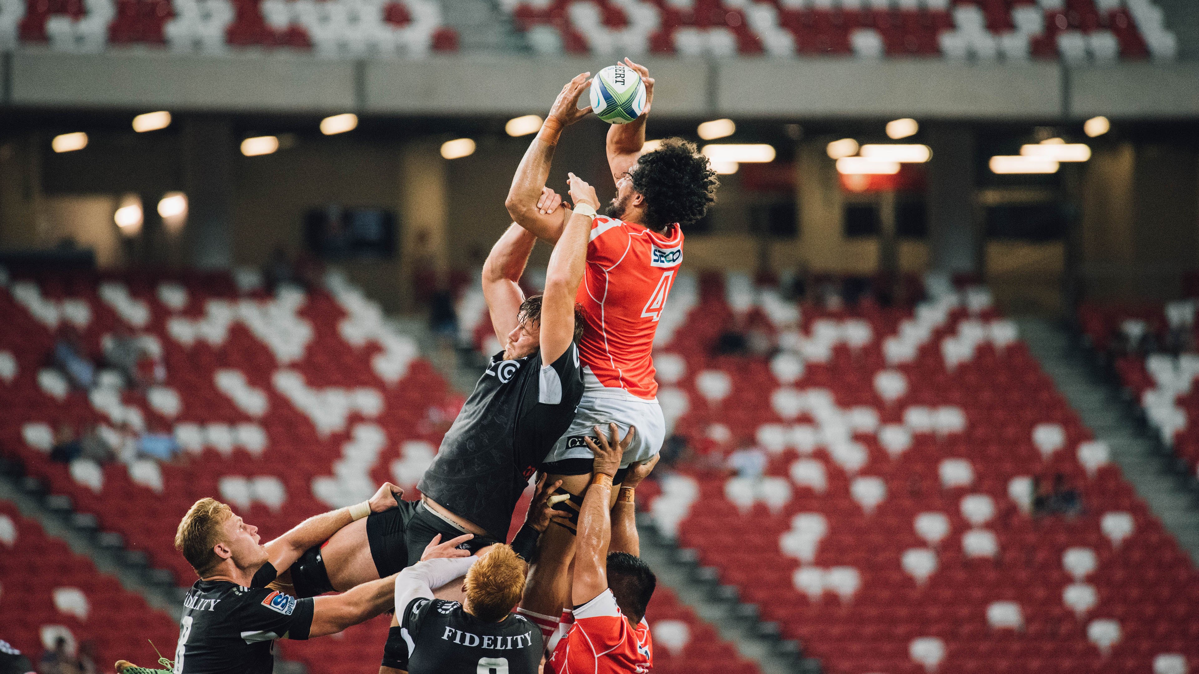 高尔精准的传球帮助袋鼠队穿透对方防线，高尔夫袋鼠男装简介